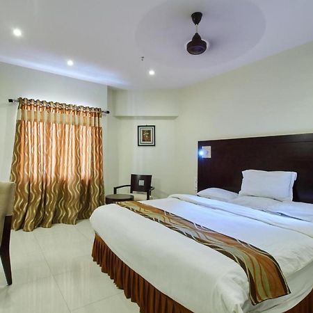 Krishna Residency Hotell Vijayawāda Exteriör bild