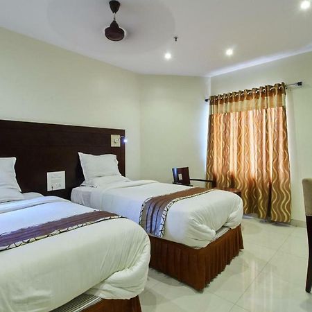 Krishna Residency Hotell Vijayawāda Exteriör bild
