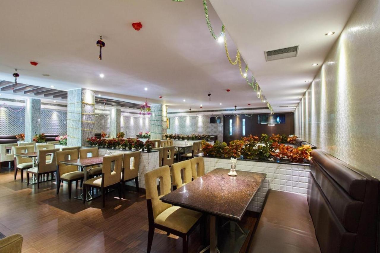 Krishna Residency Hotell Vijayawāda Exteriör bild