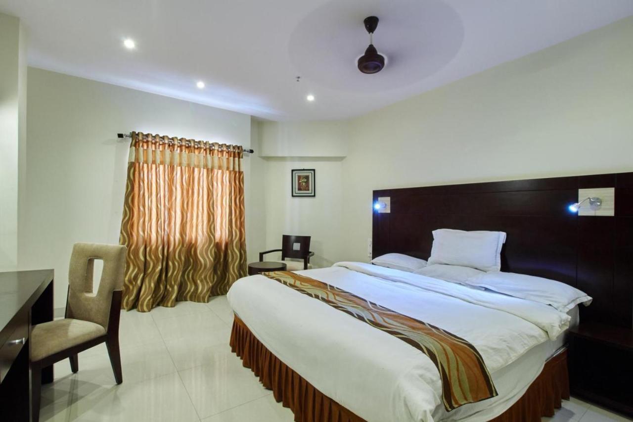 Krishna Residency Hotell Vijayawāda Exteriör bild
