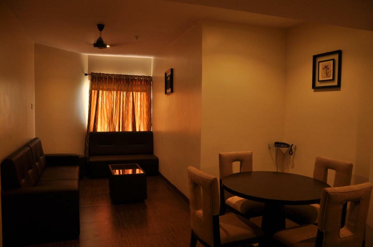 Krishna Residency Hotell Vijayawāda Exteriör bild
