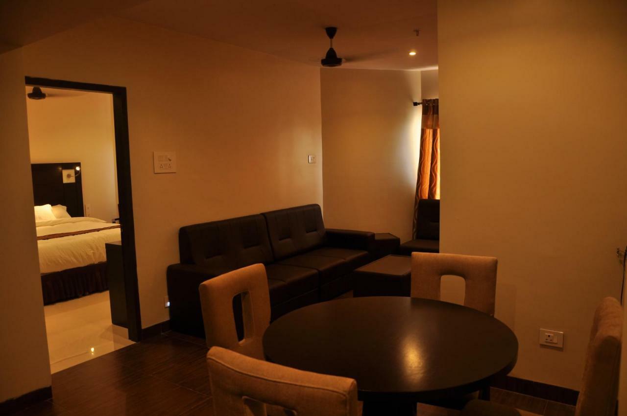 Krishna Residency Hotell Vijayawāda Exteriör bild