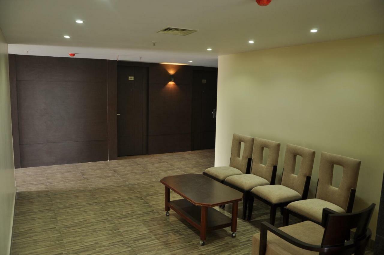 Krishna Residency Hotell Vijayawāda Exteriör bild