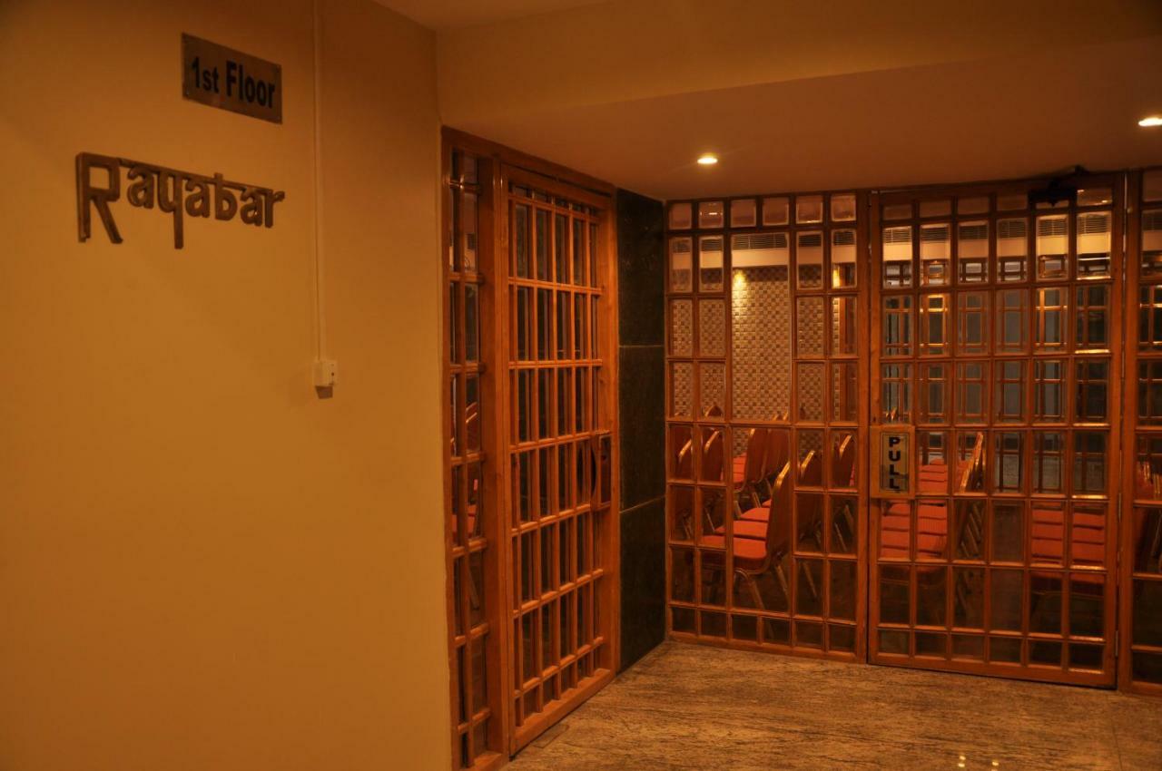 Krishna Residency Hotell Vijayawāda Exteriör bild
