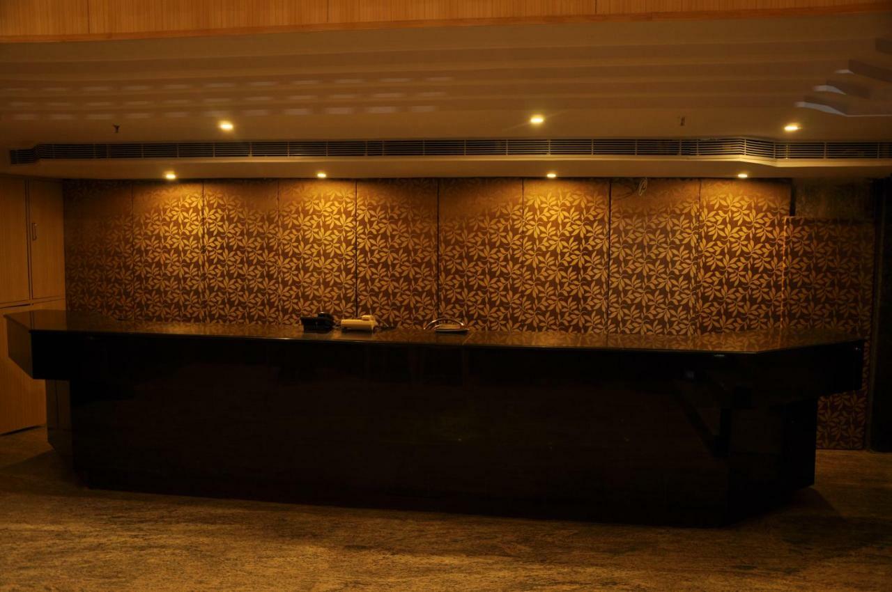 Krishna Residency Hotell Vijayawāda Exteriör bild