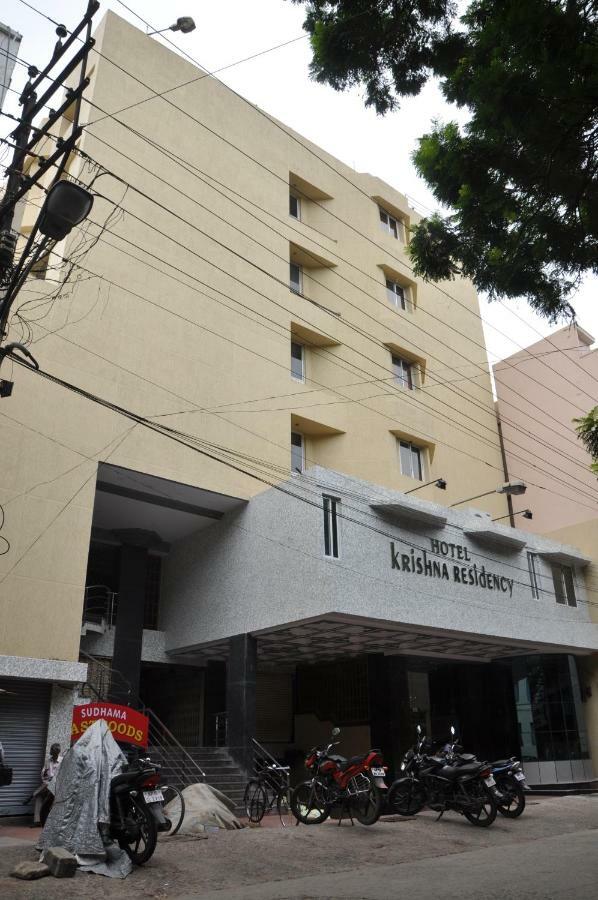 Krishna Residency Hotell Vijayawāda Exteriör bild