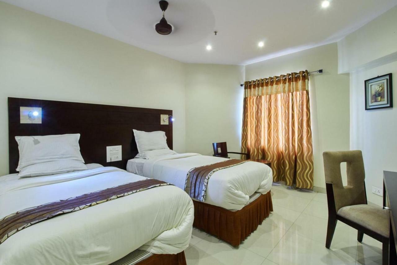 Krishna Residency Hotell Vijayawāda Exteriör bild