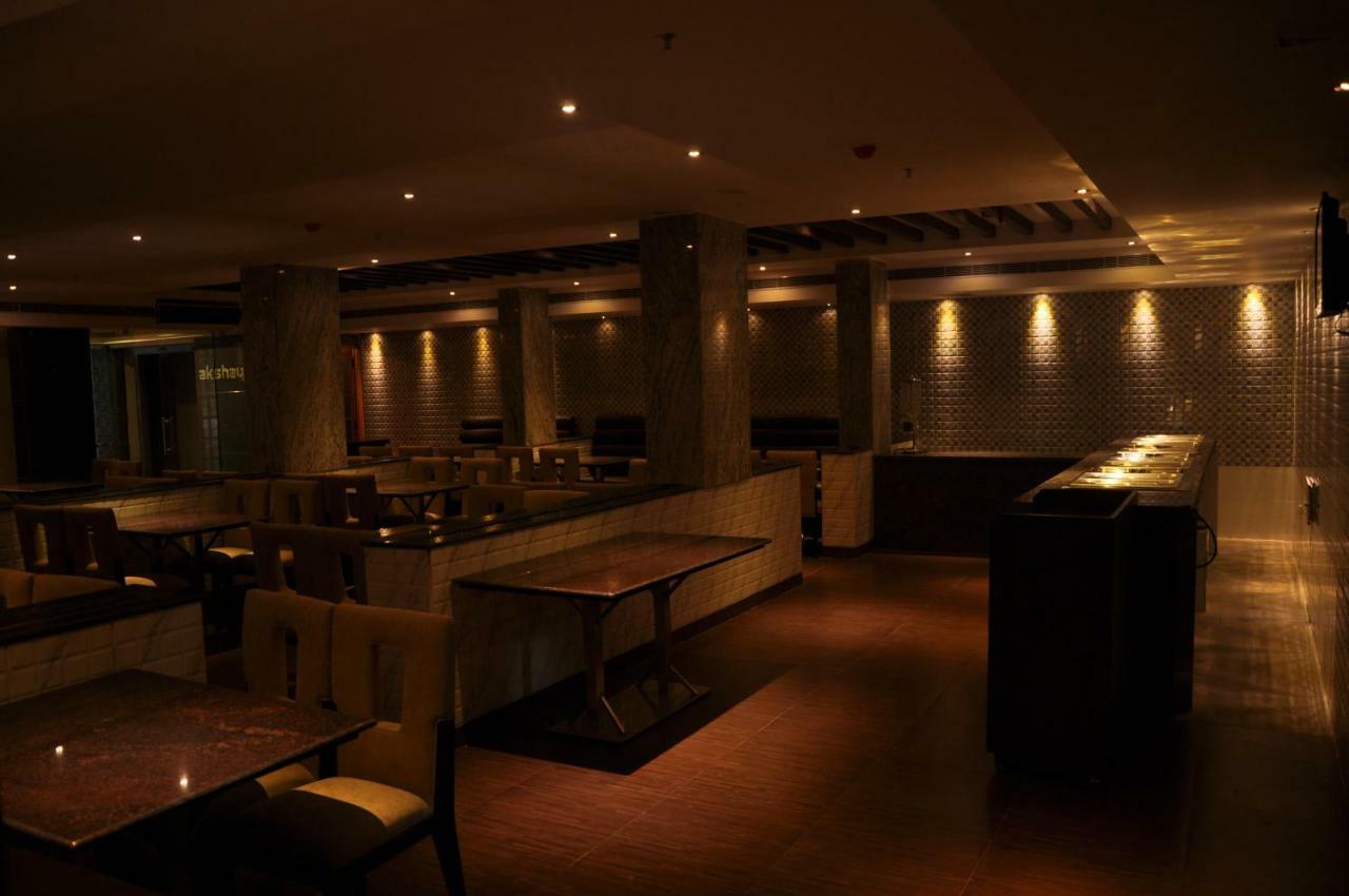 Krishna Residency Hotell Vijayawāda Exteriör bild