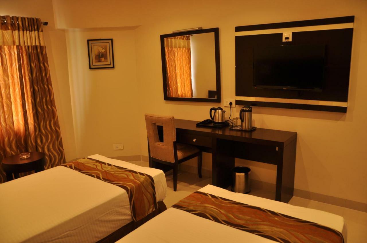 Krishna Residency Hotell Vijayawāda Exteriör bild